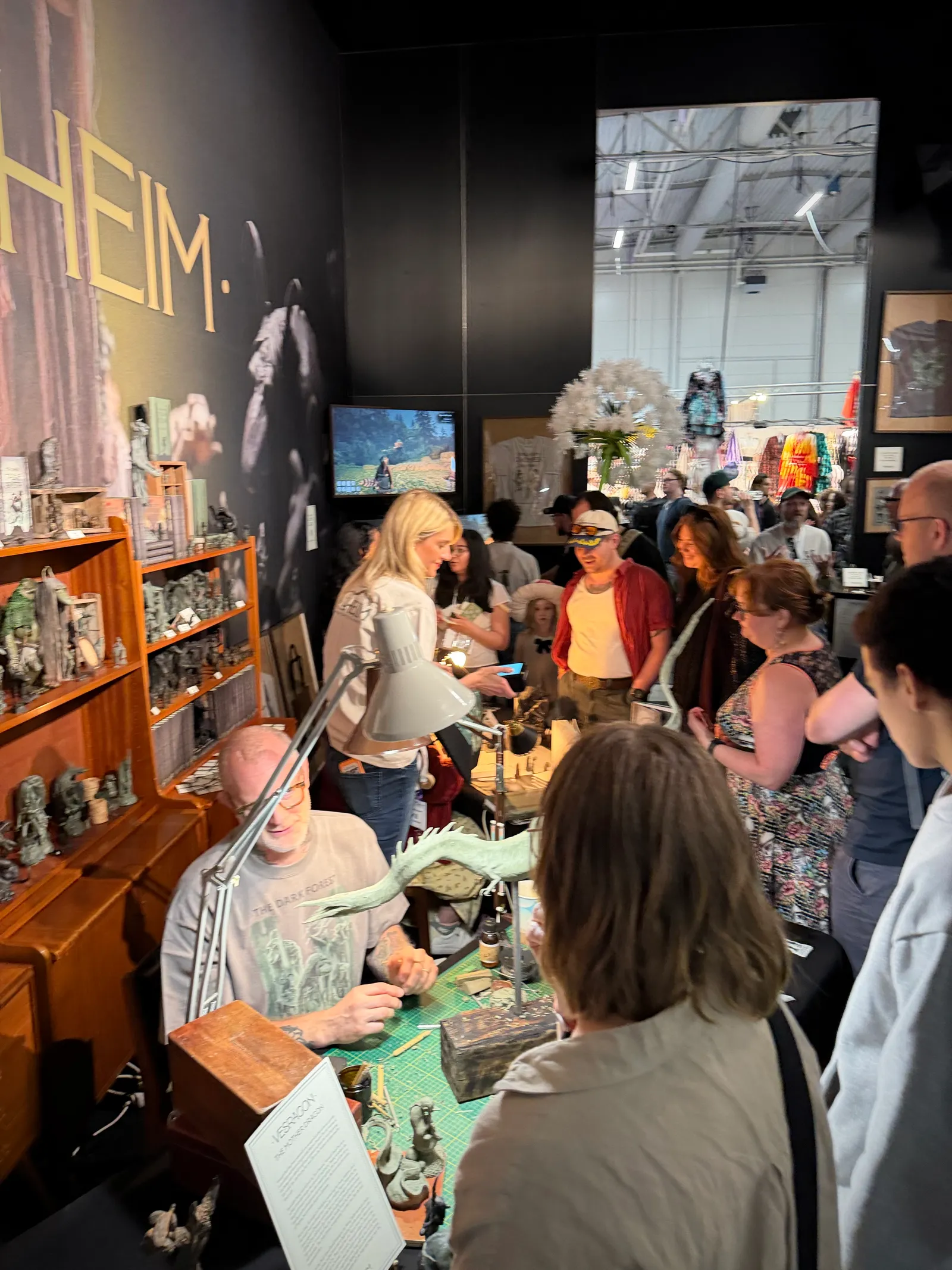 Fans discovering the TROLLHEIM world at ComiCon